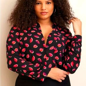❤️NWT VINTAGE TORRID BLOUSE - LIPS PRINT - GEORGETTE - BUTTON FRONT -  PLUS SIZE